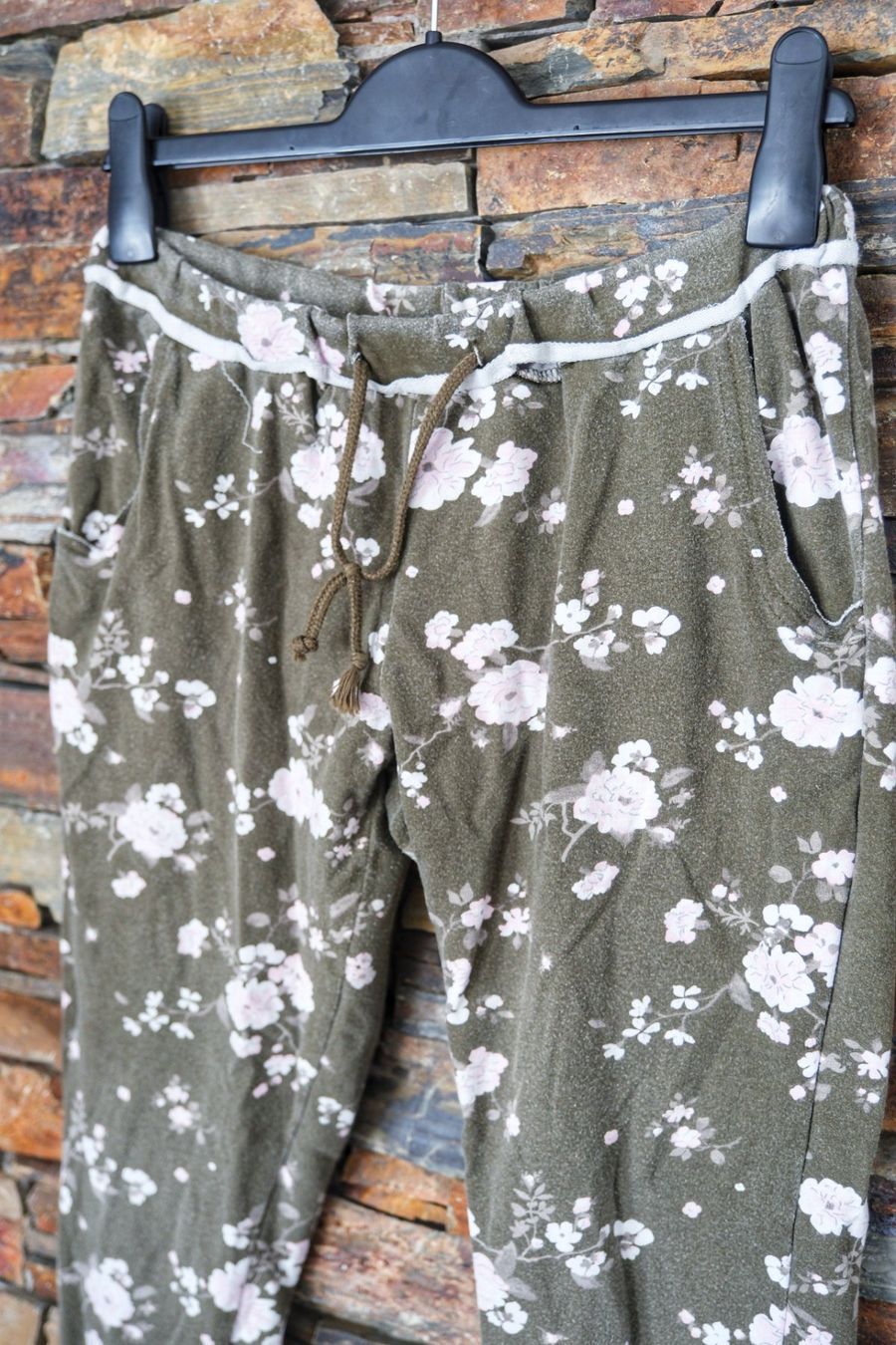 Pantalons: Trainerhose Chicorée Gr. S olive Damen – D'occasion à Wohlen AG par Exitburn 1