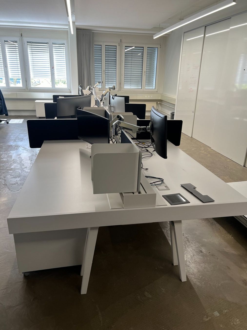 Vitra Scrivanie: Vitra Joyn Bench Arbeitsplatzsystem 6er Plattform – Usato da Zürich venduto da aedre