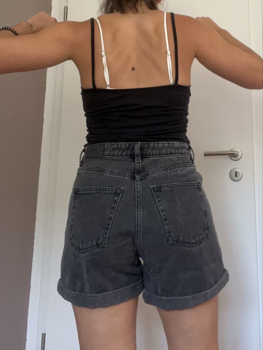 Monki Jeans: Jeans Shorts schwarz – Usato da Wil AG venduto da larwe 5
