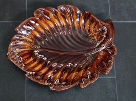 Plat céramique émaillée Vallauris motif feuille parfait état