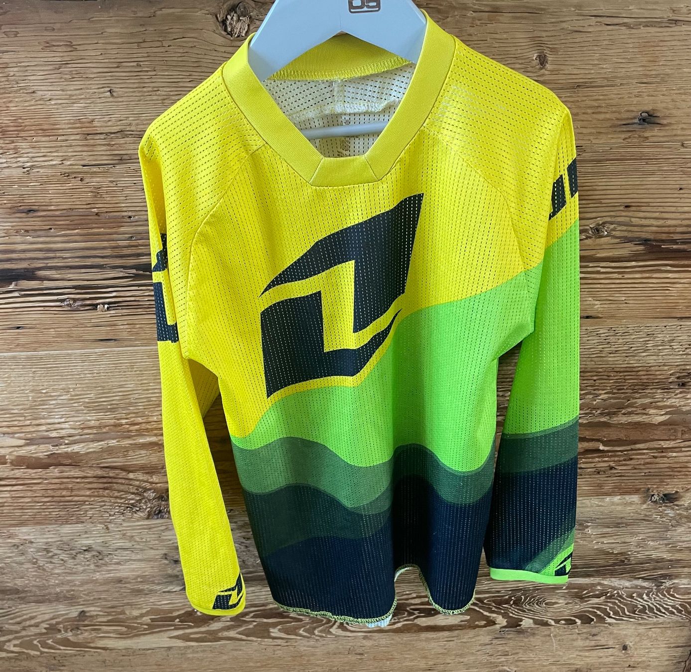 Trainer, Turnhosen & -trikots: Atom Bikeshirt Youth Grösse S – Gebraucht aus Homburg von Vlinder3