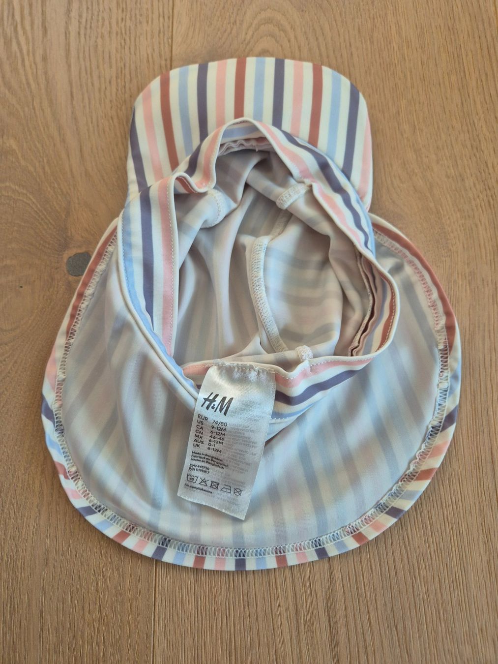 Badehosen & -kleider: Badeanzug mit Hut,Gr. 74/80, H&M – Gebraucht aus Goldau von simona.dettling 1