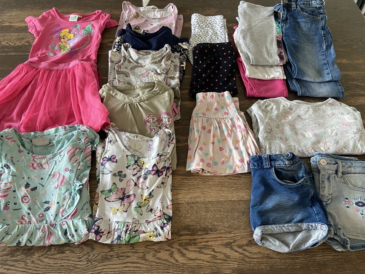 Lotti & Set di vestiti: Kleiderpaket Gr. 110/116 – Usato da Rudolfstetten venduto da CorINX