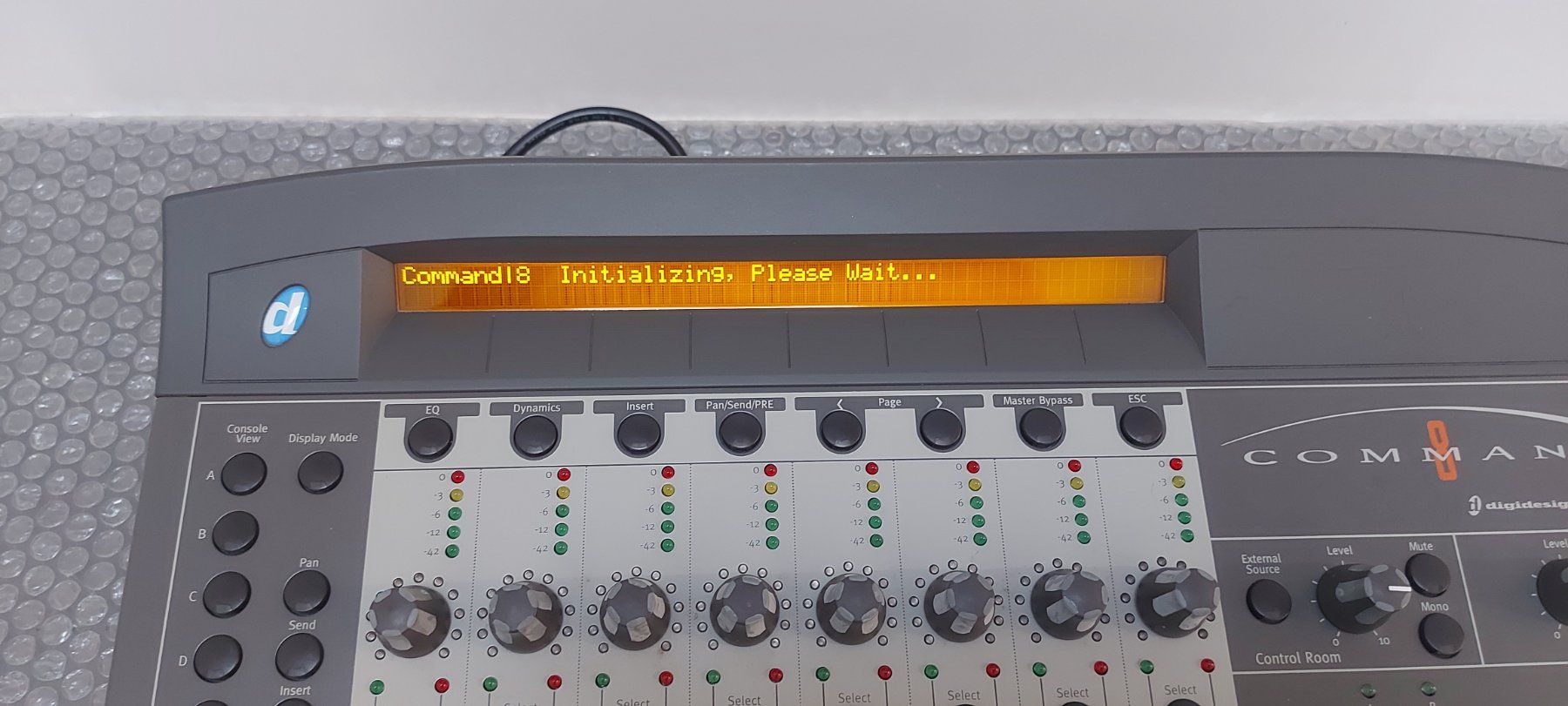 Digidesign Console di mixaggio: Digidesign Command 8 Audio Mixing inkl.netzteil, – Usato da Glattbrugg venduto da Swissmusik 1