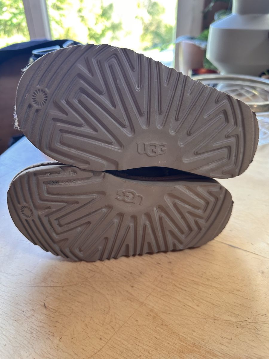 Ugg Chaussures garçon: UGG Stiefel size 28 – D'occasion à Hinterkappelen par una066 4