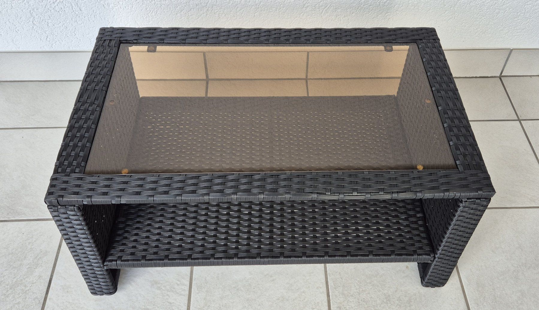 Tische: Gartentisch Rattan-Optik, mit Glasplatte, Ablage – Gebraucht aus Grosswangen von fridolin137 3