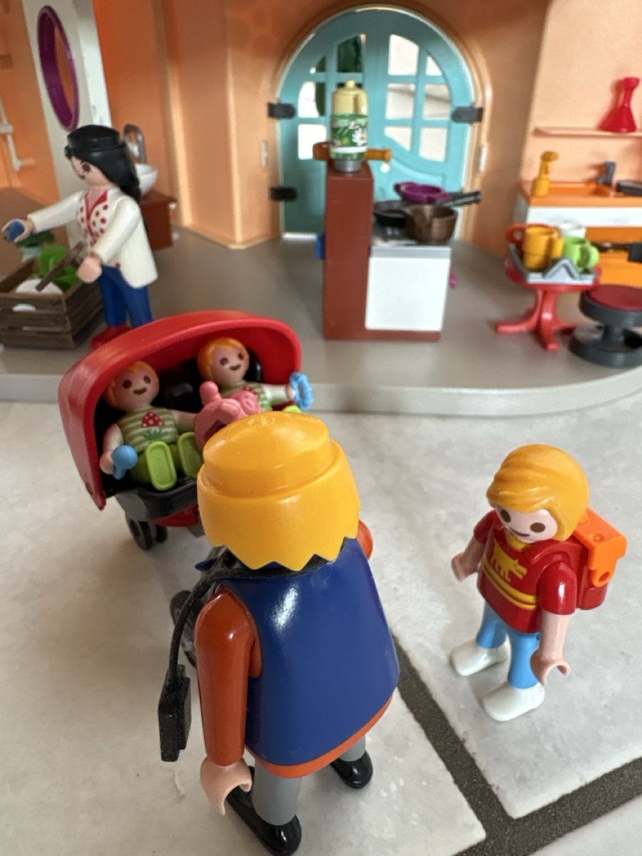 Playmobil Spielzeuge: Playmobil Wohnhaus mit Zubehör – Gebraucht aus Nottwil von wasserlufterde 5
