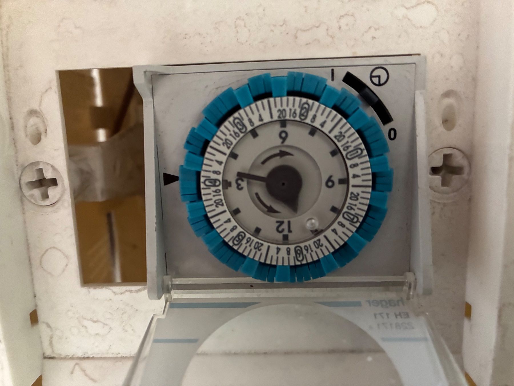 Hager Elektronikbauteile: Zeitschaltuhr mit AP-Kästli – Gebraucht aus Thayngen von stammsani 1