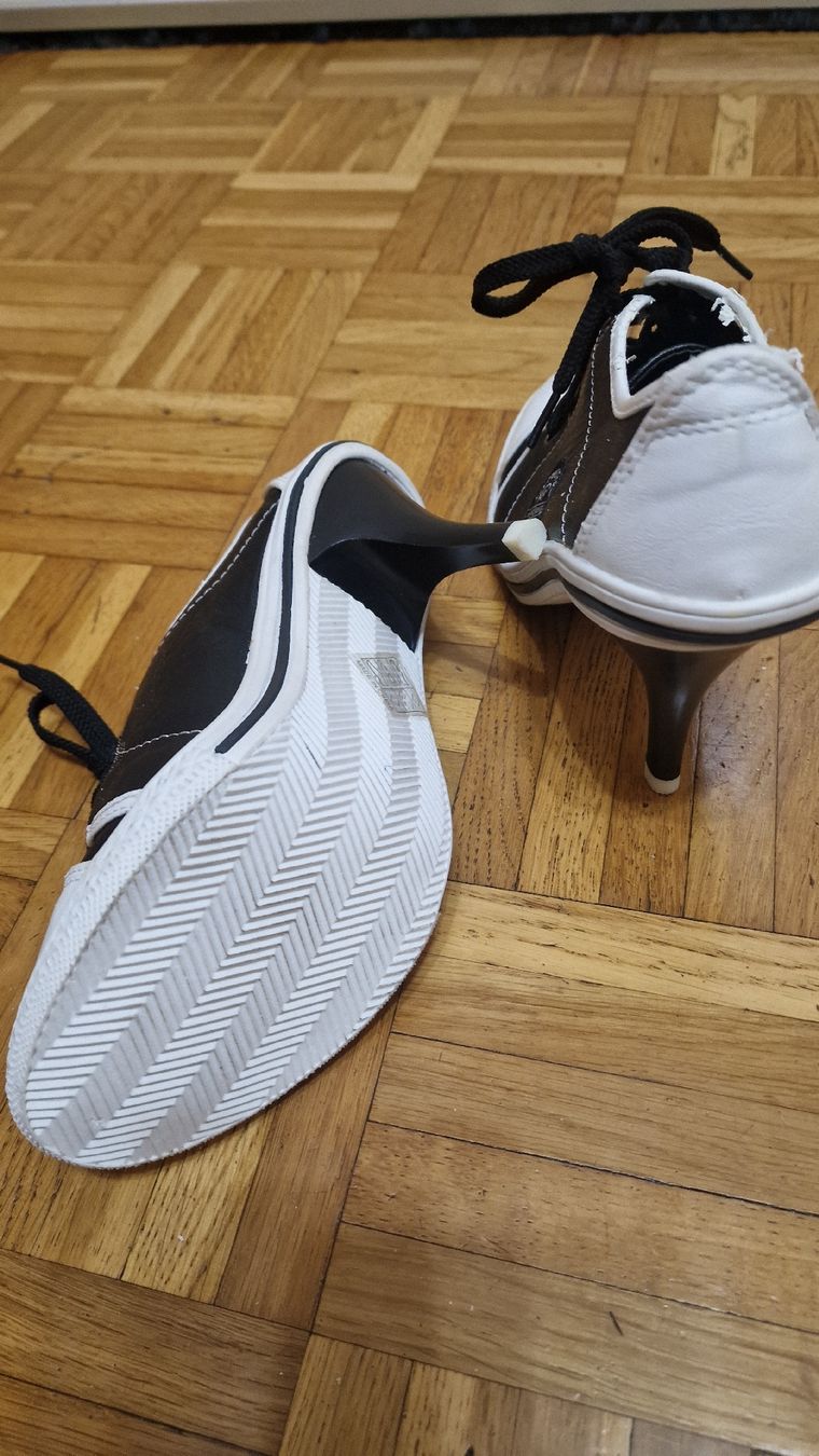Scarpe da donna: Damenschuhe gr 38 schwarz / weiss – Usato da Binningen venduto da nescafe29 4