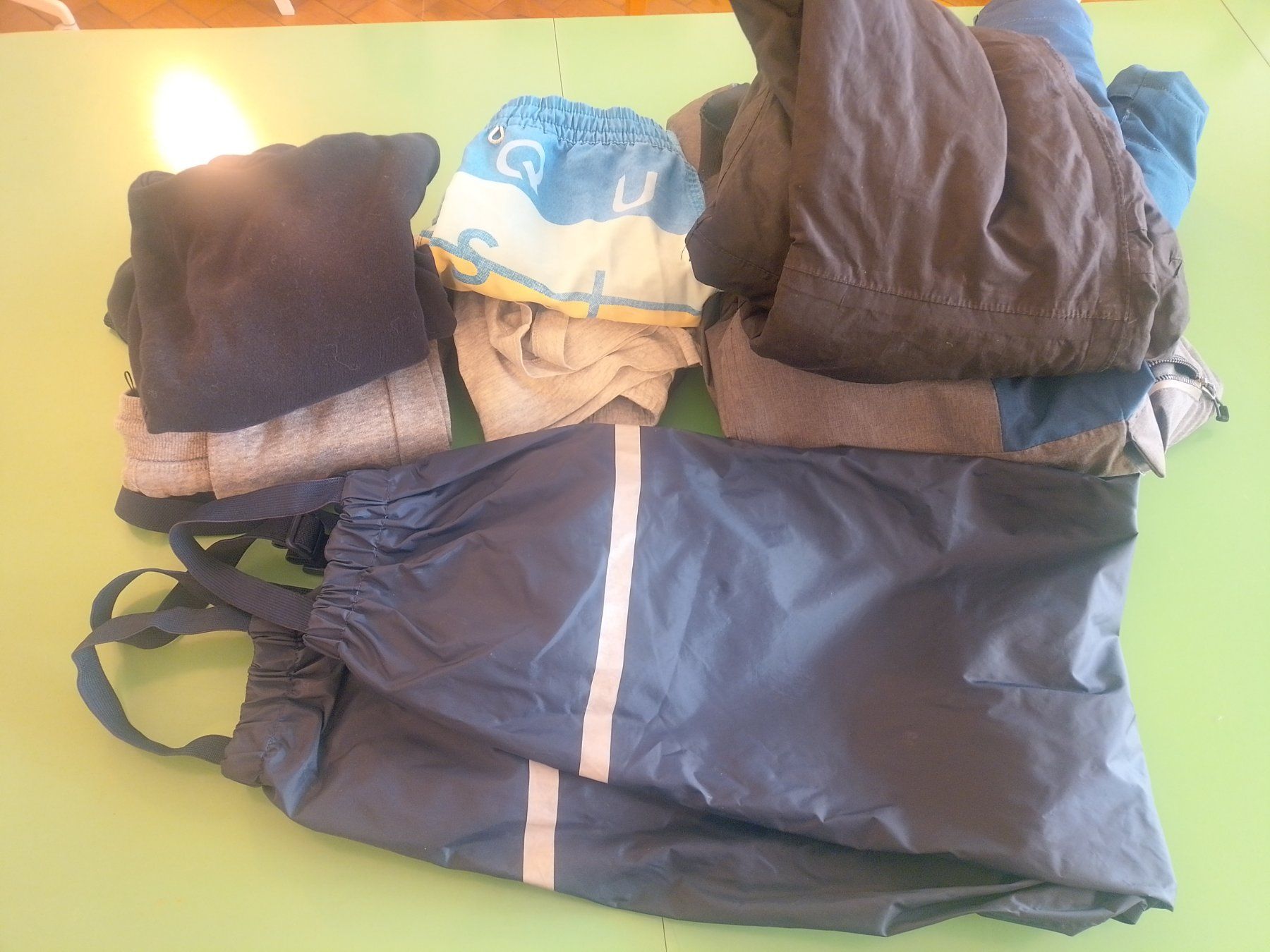 Kleiderpakete & -sets: Lot de vêtements 128 – Gebraucht aus Fribourg von mar_z757