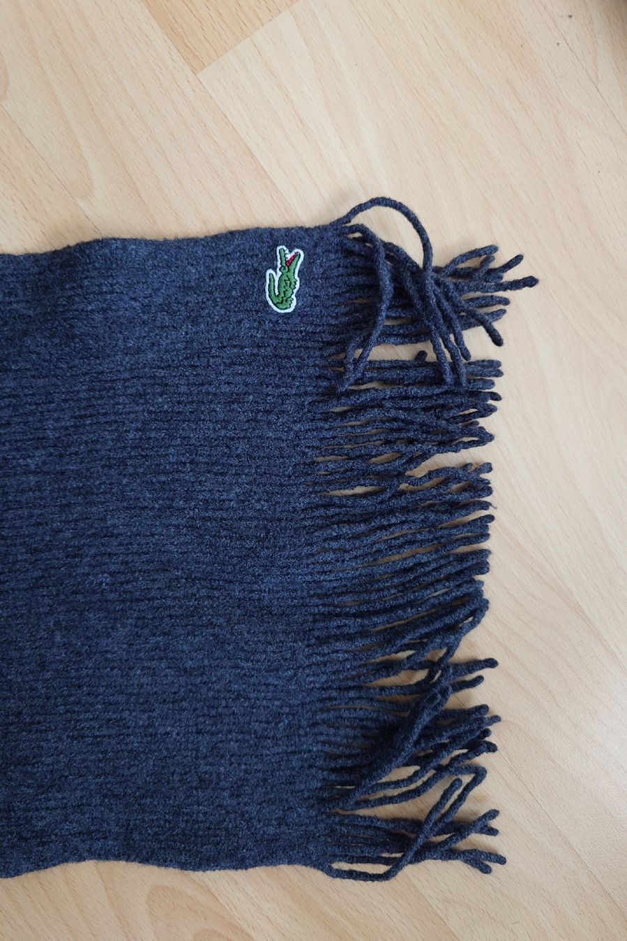 Lacoste Sciarpe: Lacoste Schal gebraucht  – Usato da Wauwil venduto da Belton 1