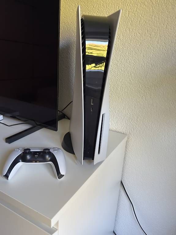 Konsolen: PlayStation 5 Diskversion 1TB – Gebraucht aus Burgdorf von ste_fv9q