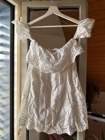 White off-shoulder summer dress, Gr. 8, broderie anglaise