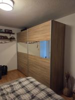 Kleider Schrank