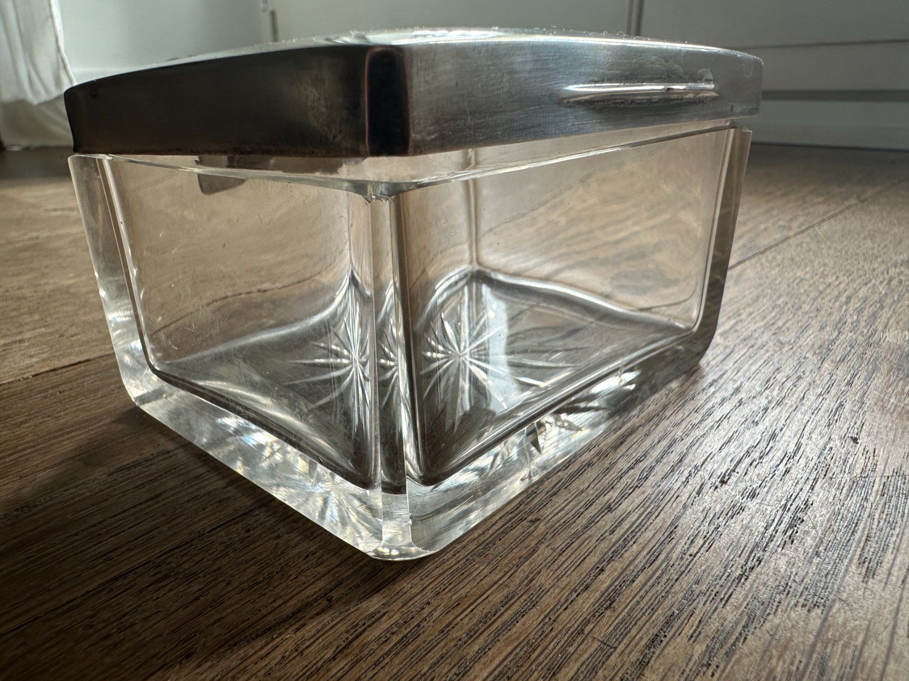 Bicchieri: Glasdose mit Silberdeckel – Usato da Luzern venduto da Johannas-flohmarkt