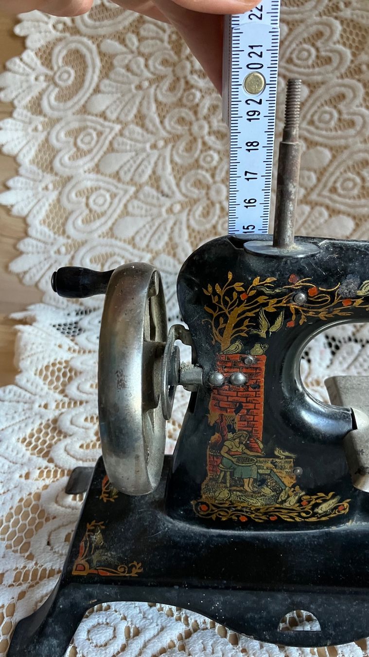 Giocattoli: Ancienne machine à coudre jouet vintage – Usato da St-Cierges venduto da LeRegain 7