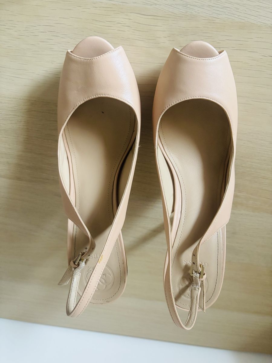 Guess Chaussures femmes: Chaussures guess très peu porté  – D'occasion à Troistorrents par gag_k7q6 1