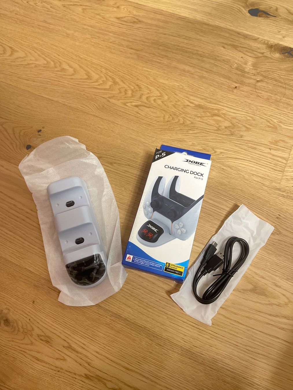 Adattatori & Cavi: PS5 Dobe Ladestation Controller DualSense weiss Neu&OVP – Nuovo e nell'imballaggio originale da Ebikon venduto da Dannydark
