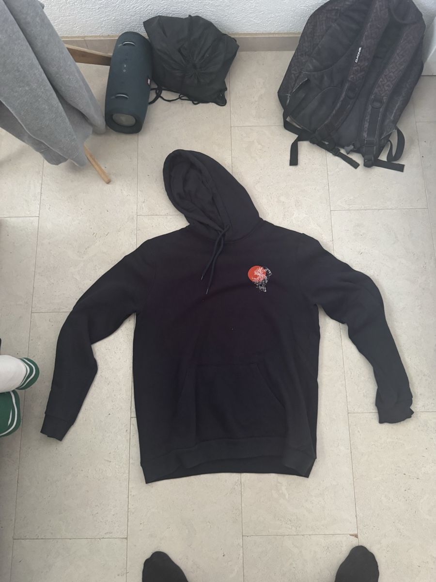 Pullover & Sweatshirts: Schwarzer Kapuzenpullover Grösse L mit Druck – Gebraucht aus Kriens von M0nk3ZPlayZ