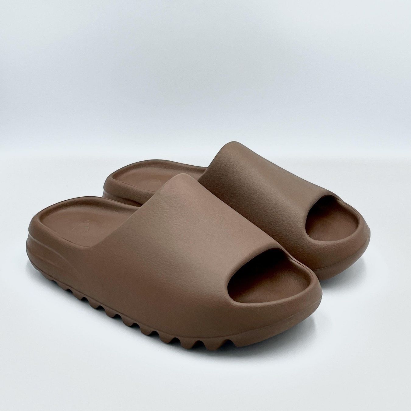 Adidas Scarpe da donna: Adidas Yeezy Slide Flax EU 44.5 – Nuovo e nell'imballaggio originale da Erlinsbach venduto da sasneakers
