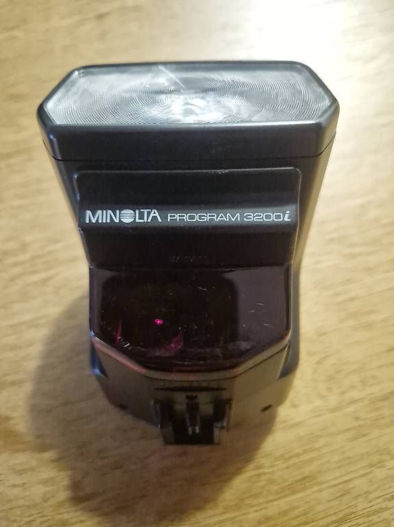 Flash: Minolta Program Flash 3200i mit Original-Ledertasche – Usato da Luzern venduto da fla_y22c