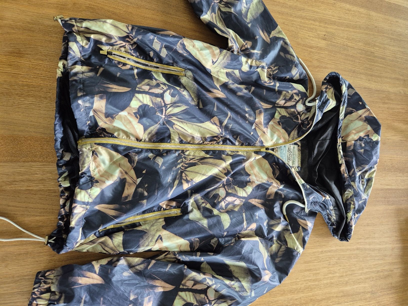 Pull&Bear Giacche: Pull&Bear Jacke mit Blätterprint, Grösse L – Usato da Bern venduto da miruslav 1