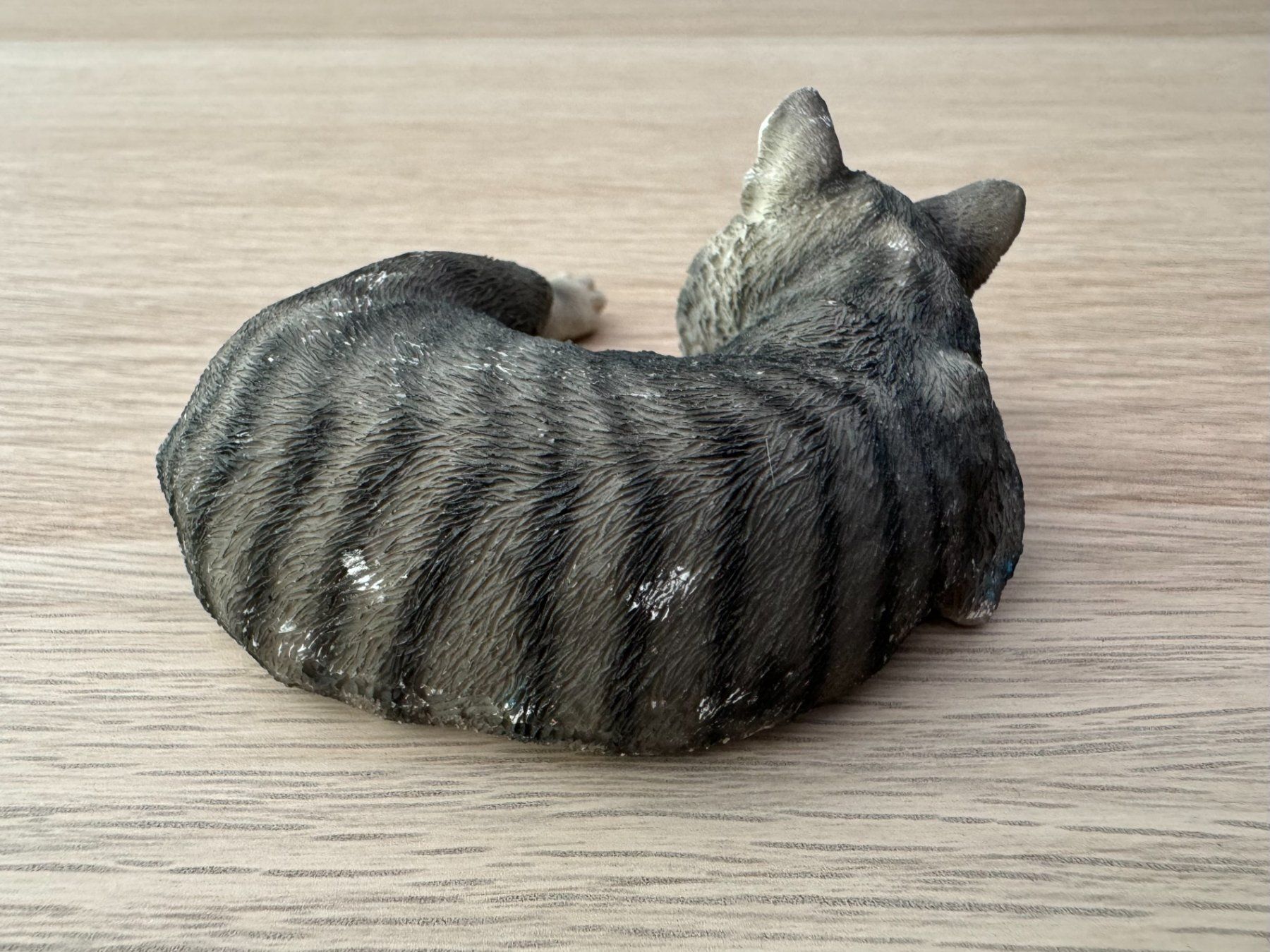 Statuette: Chat qui dort statuette 2004 - en résine ? – Usato da Genève venduto da Reveur 1