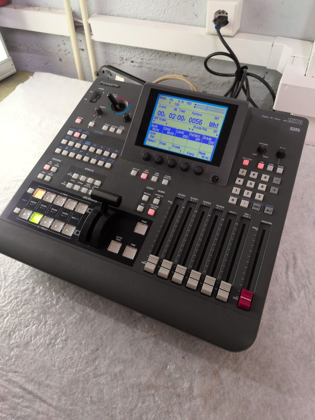 Panasonic Console di mixaggio: Panasoniv AG-MX70 Videomixer + Flightcase – Usato da Basel venduto da Fcol 1
