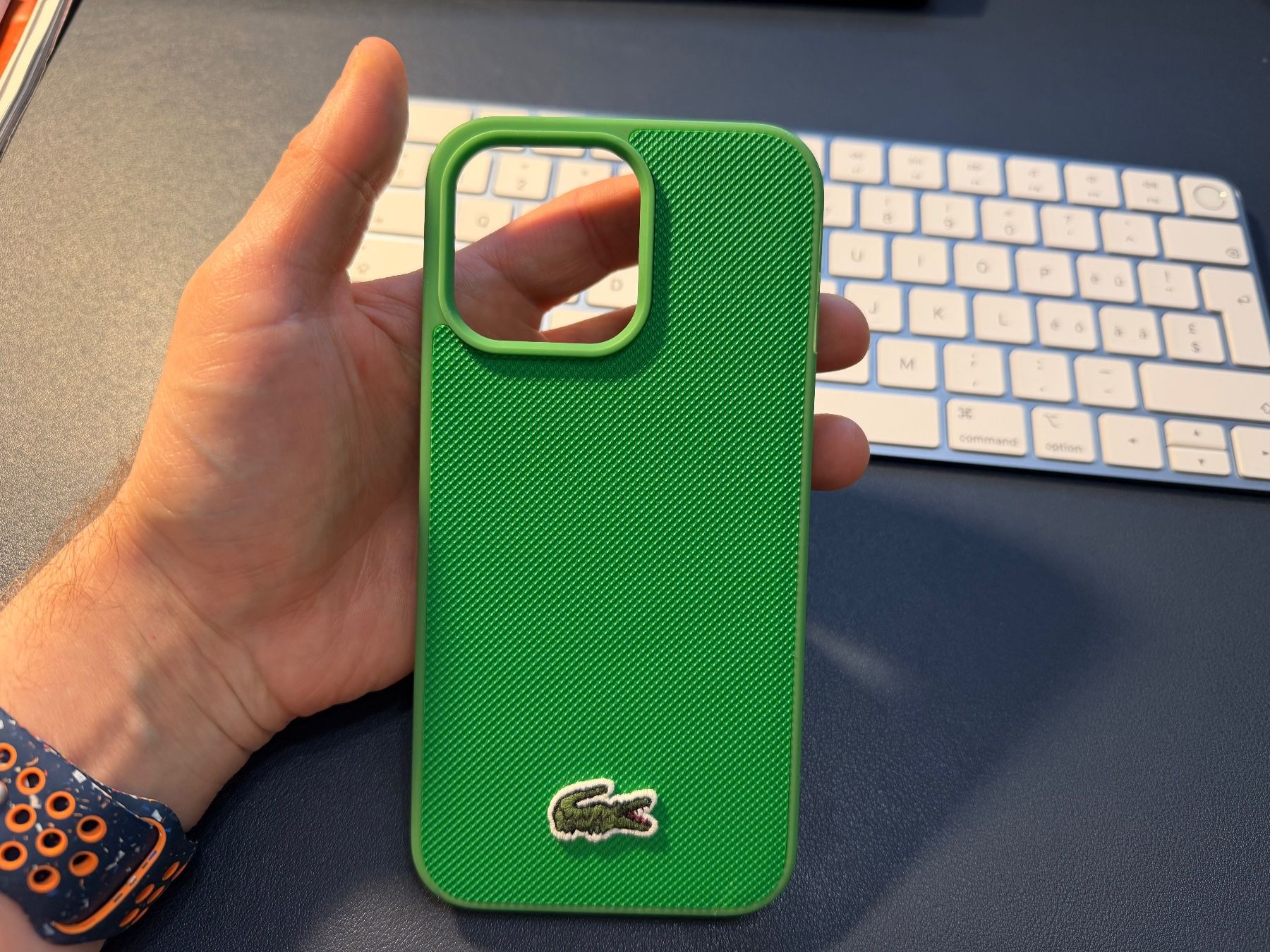 Apple Cover & Protezioni schermo: Coque Originale Lacoste pour iPhone 15 Pro Max – Usato da Lausanne venduto da oenix