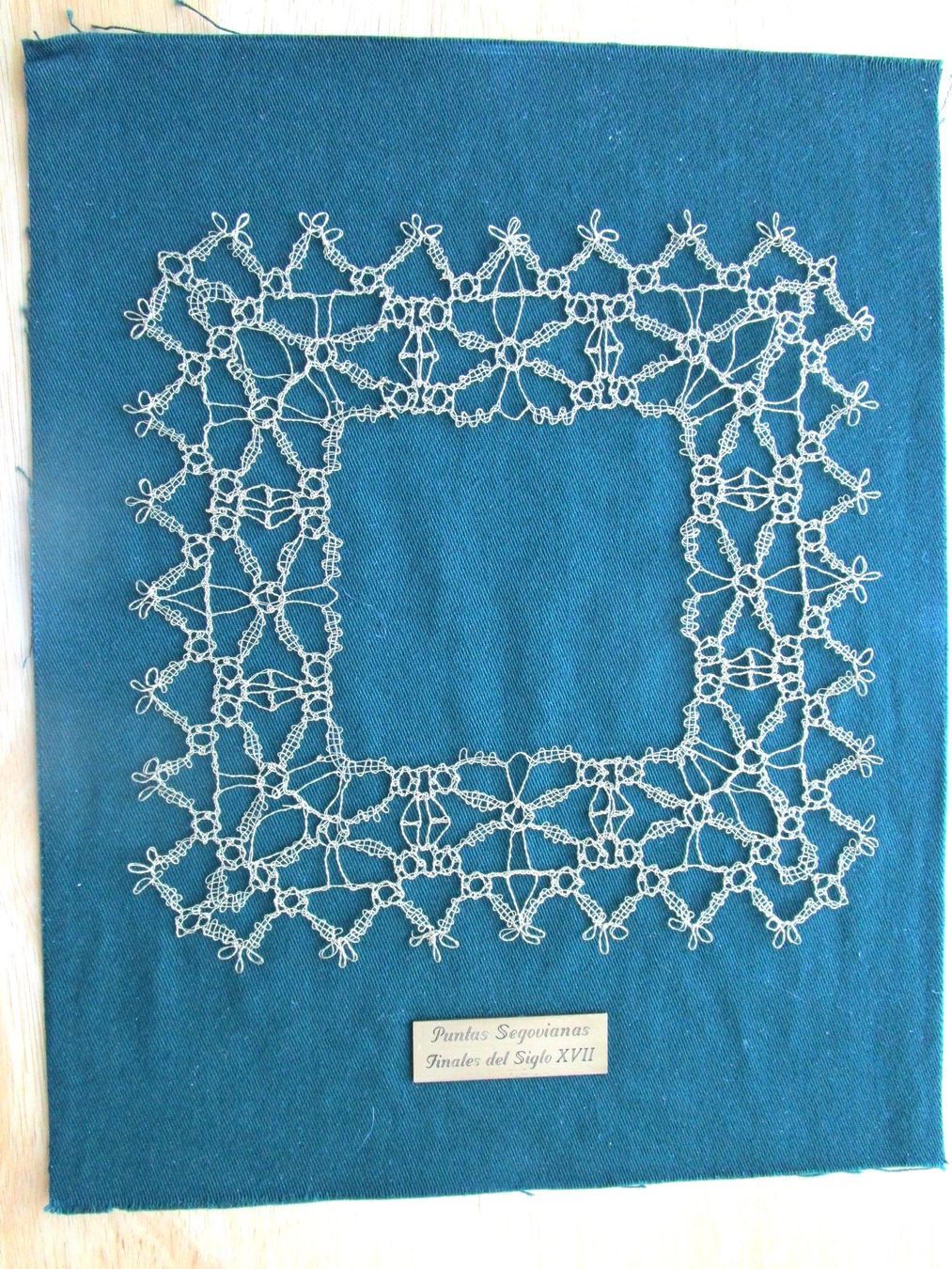 Toutes les décorations: Klöppelspitze, Handarbeit – D'occasion à Herzogenbuchsee par Schulelo