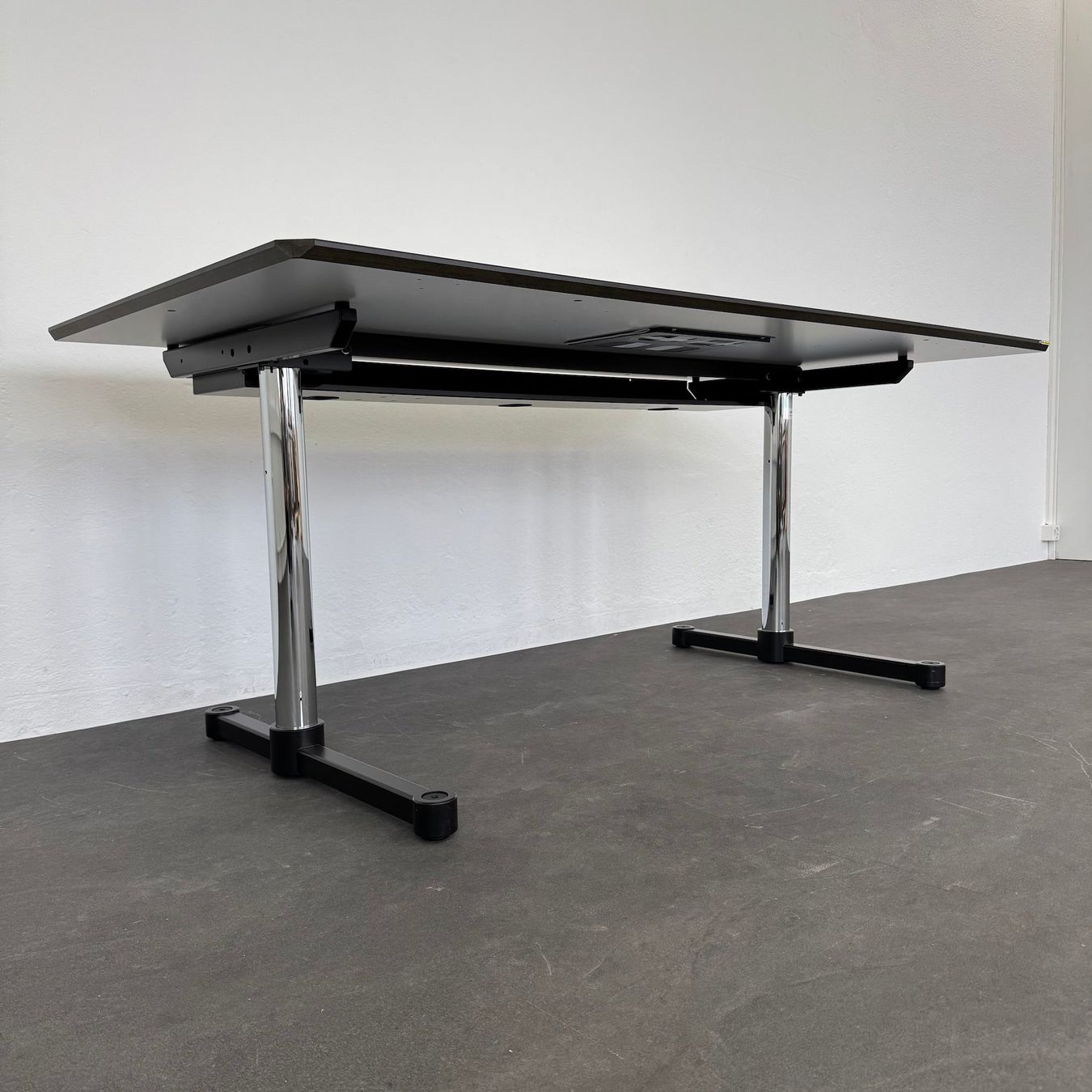 USM Scrivanie: USM-Haller Kitos Tisch – Usato da Schönenwerd venduto da mcofficeshop 5