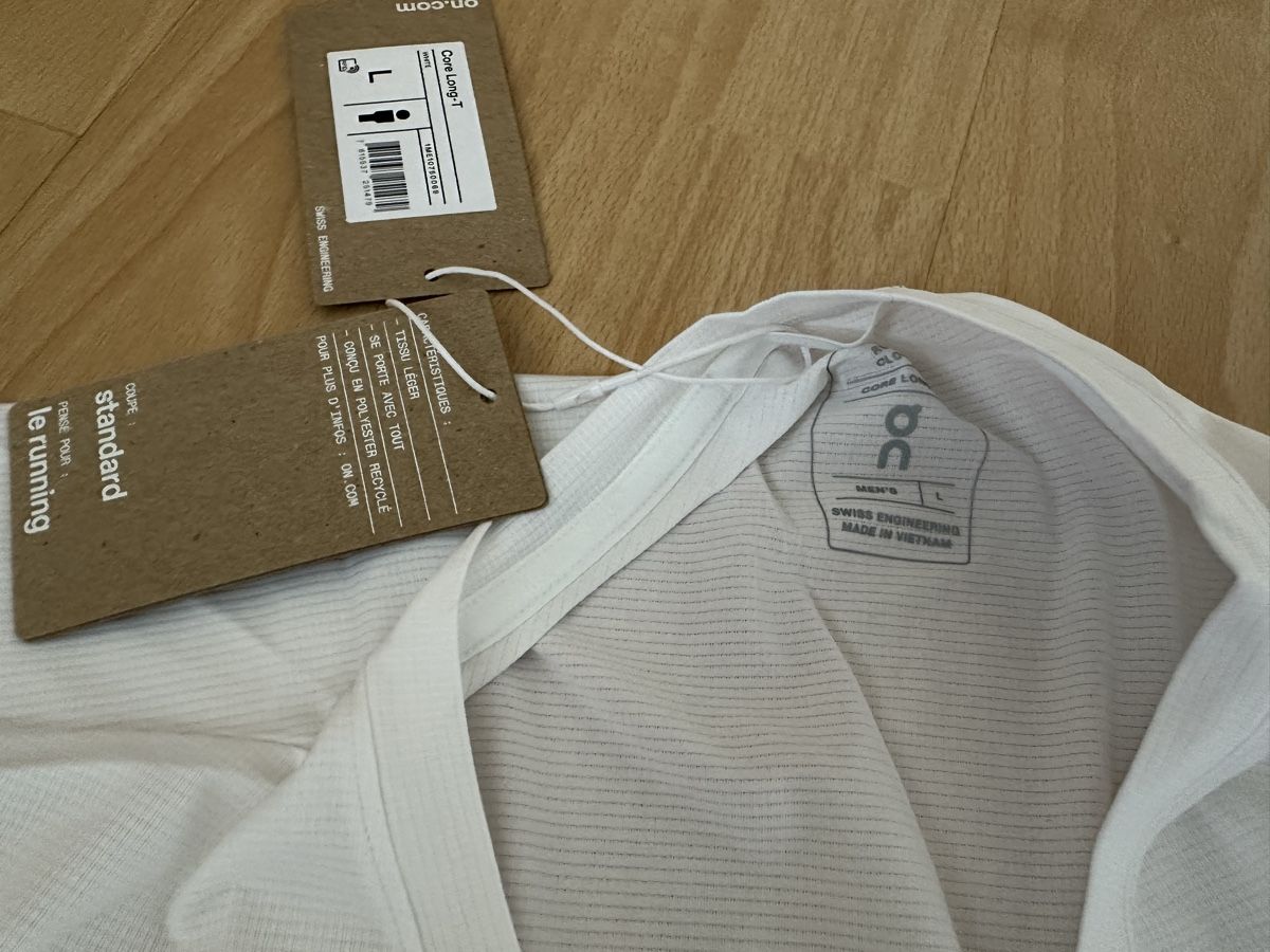 On T-shirts: ON Core Long T-Shirt – Neuf avec emballage d'origine à Chur par Sim7000 2