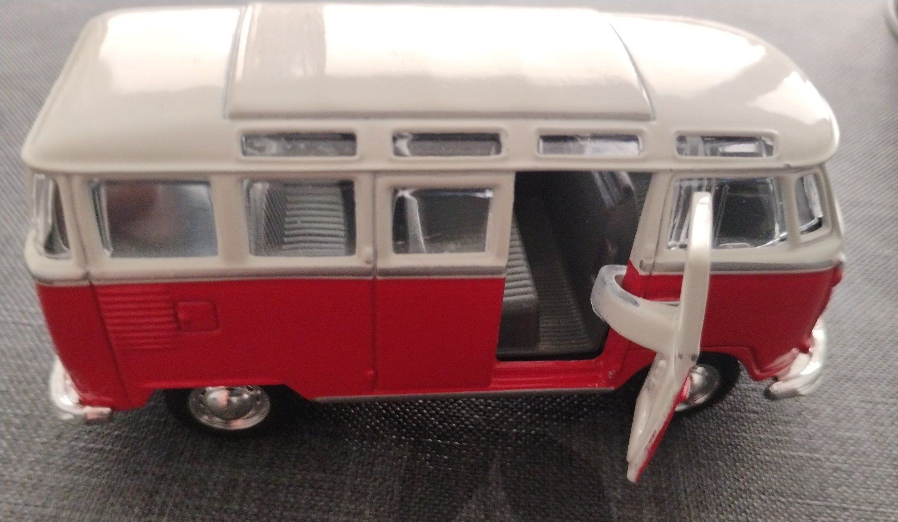 Volkswagen Modellautos: VW Bus Samba Massstab 1/40 – Gebraucht aus Bremgarten b. Bern von gutzi63 1