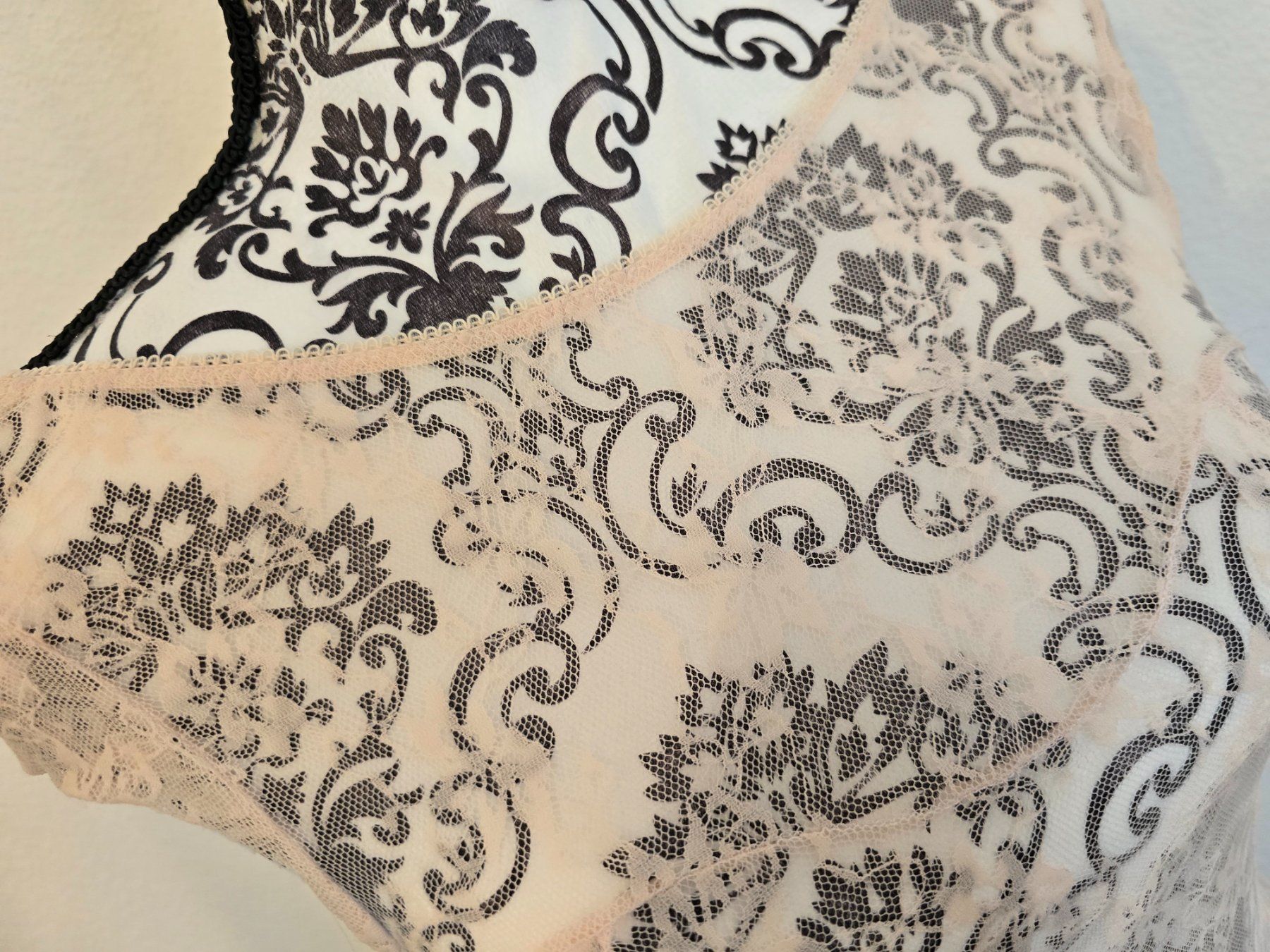 Guess Tops: Top dentelle dos nu Guess – Neuf (Voir description) à Genève par cec_d6pg 2