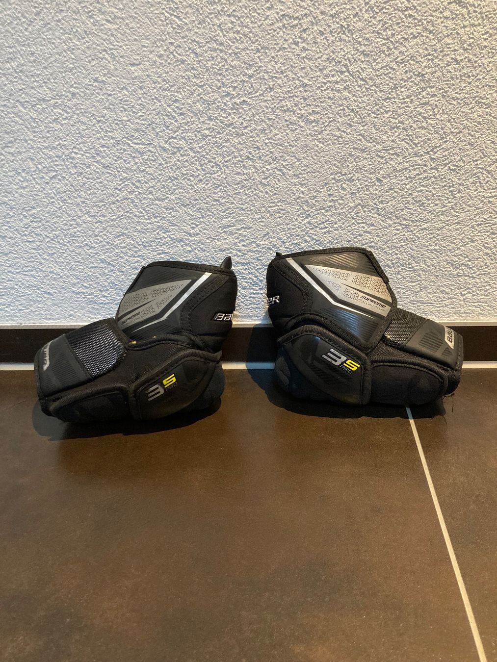 Bauer Protections: BAUER Ellbogenschoner – D'occasion à Ringgenberg BE par Beatenberg1