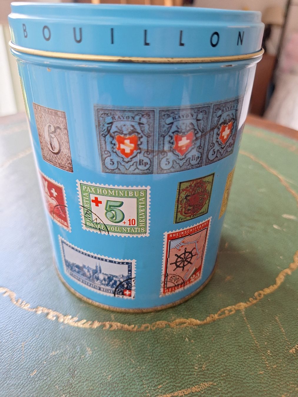 Alle Briefmarken: Blechdose mit Briefmarkenmotiven – Gebraucht aus zumikon von lotegrandote