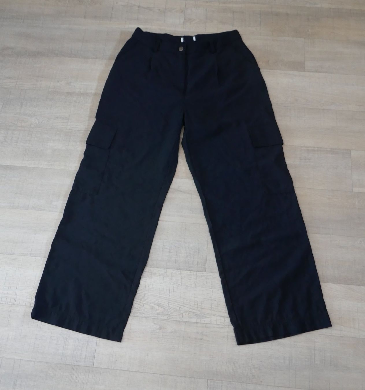Pantalons: Cargohose schwarz, Gr. M, leichter Stoff – D'occasion à Port par uzuku