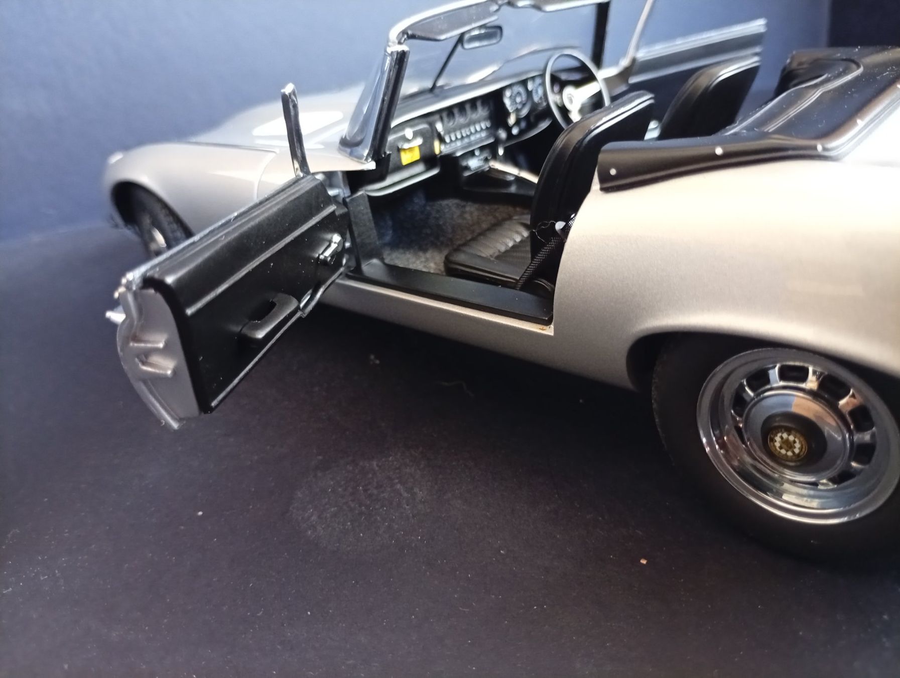 Autoart Modellini d'auto: Modellauto Jaguar E-Type silber 1:18 AUTOart super Zustand – Usato da Bolken venduto da ele_d5fx 6