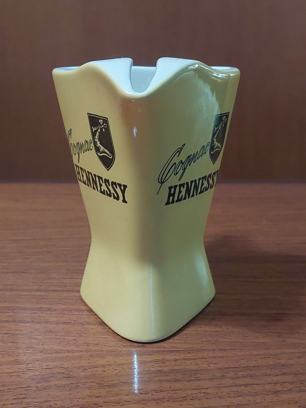 Caraffe: Petite carafe Cognac Hennessy jaune – Usato da Lengnau BE venduto da Madame-Minouche 4