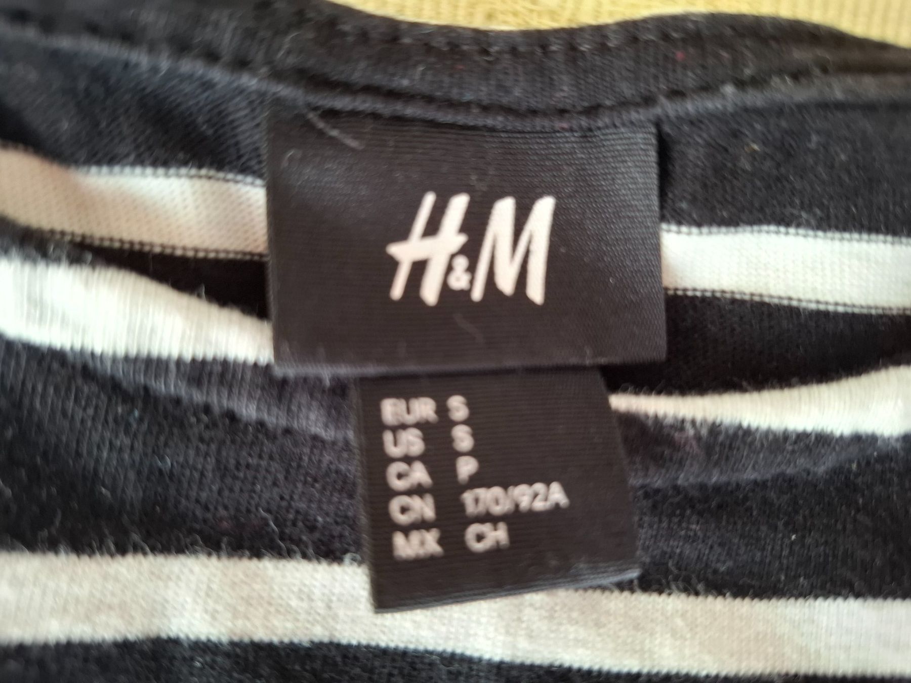 H&M Camicie, T-shirt & Polo: Langarmshirt Schwarz/Weiß S – Usato da St.Gallen venduto da LaMiSa 1
