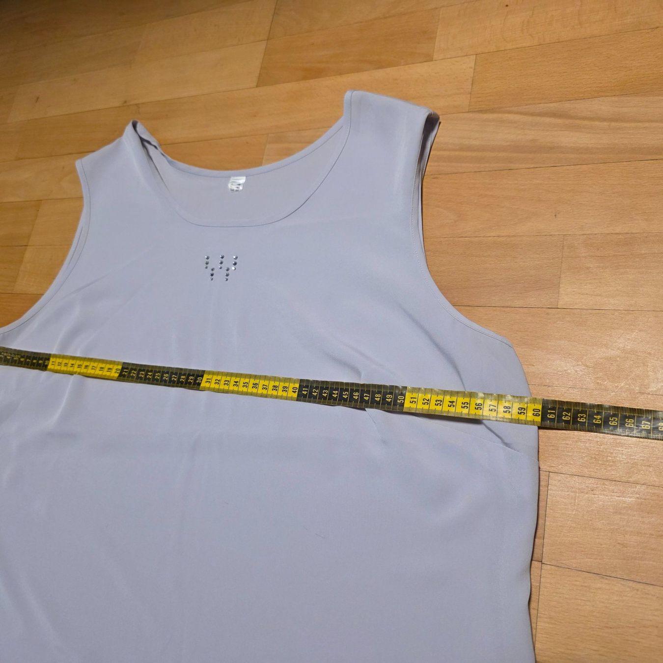 Camicette: Graue ärmellose Bluse mit Strass – Difettoso da Wald ZH venduto da CapLux 4