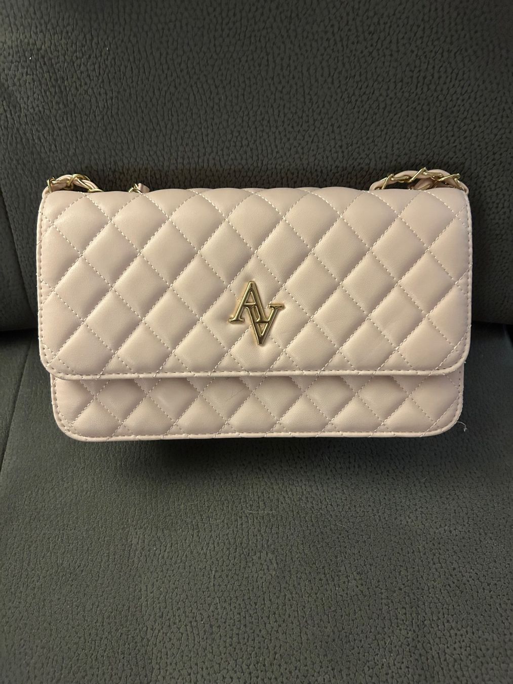 Borse da donna: Rosa Handtasche mit goldener Kette – Usato da Oberkulm venduto da angela_05