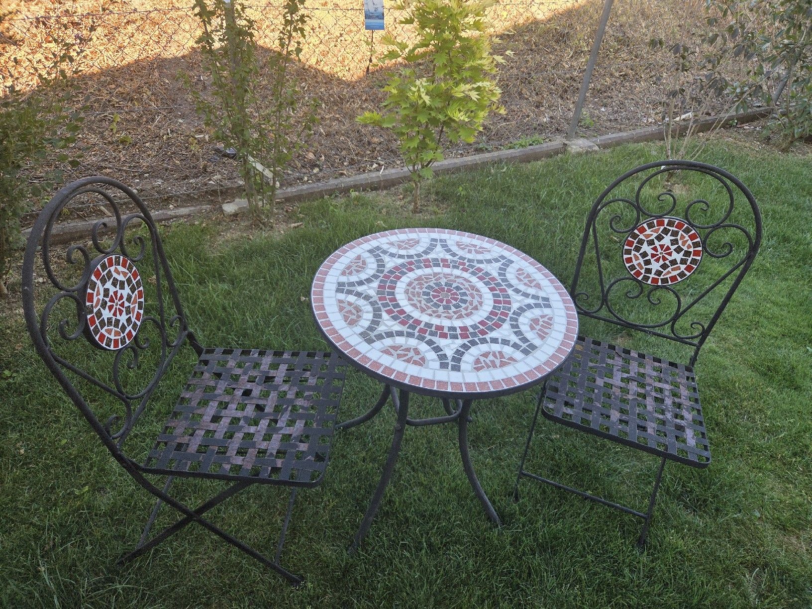 Livique Set de table et chaises: Tischli mit 2 Stühlen – D'occasion à Oftringen par Begi73