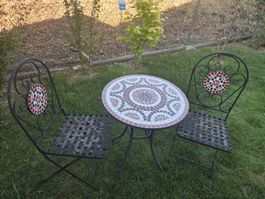 Tischli mit 2 Stühlen