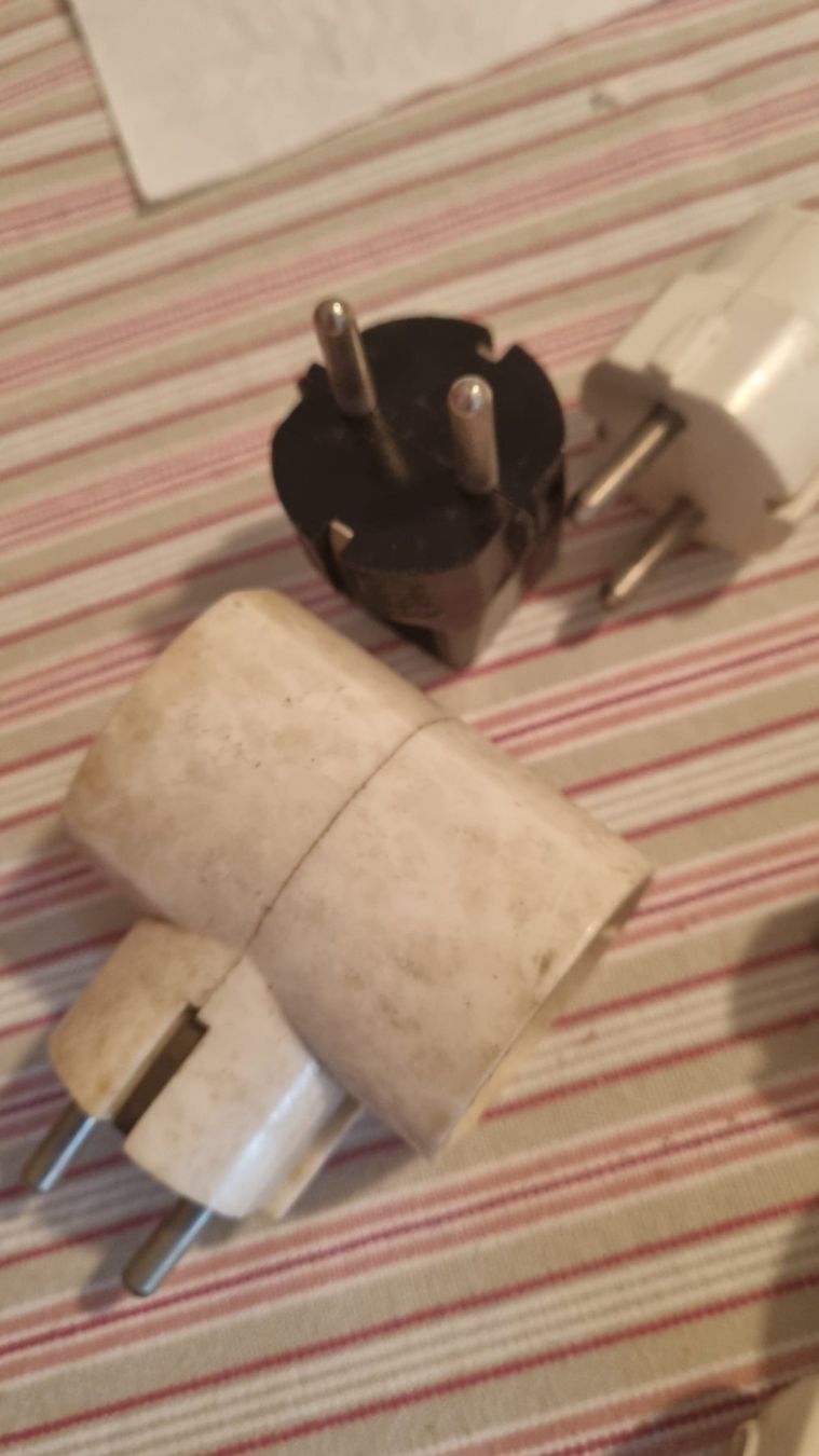 Fiches d'alim.: 11 Schuko Stecker Schutzkontakt Stecker – D'occasion à Basel par Jcva 7