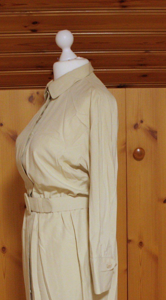 Vestiti: Kleid AKRIS beige Gr. 42 – Usato da Flüelen venduto da Diversicum-Vintage 4