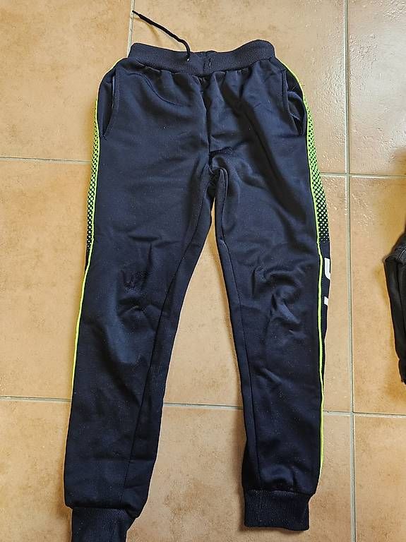 Pantalons: Freizeithose Hose Gr. 146/152 – D'occasion à Gamprin par man_j9fr 1