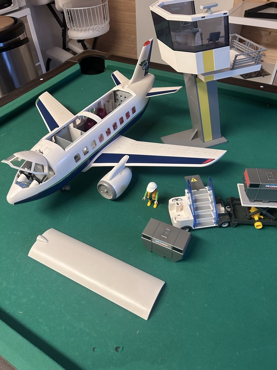 Playmobil Giocattoli: Playmobil grosses Flugzeug mit Tower – Usato da Schattdorf venduto da Beni8080 1