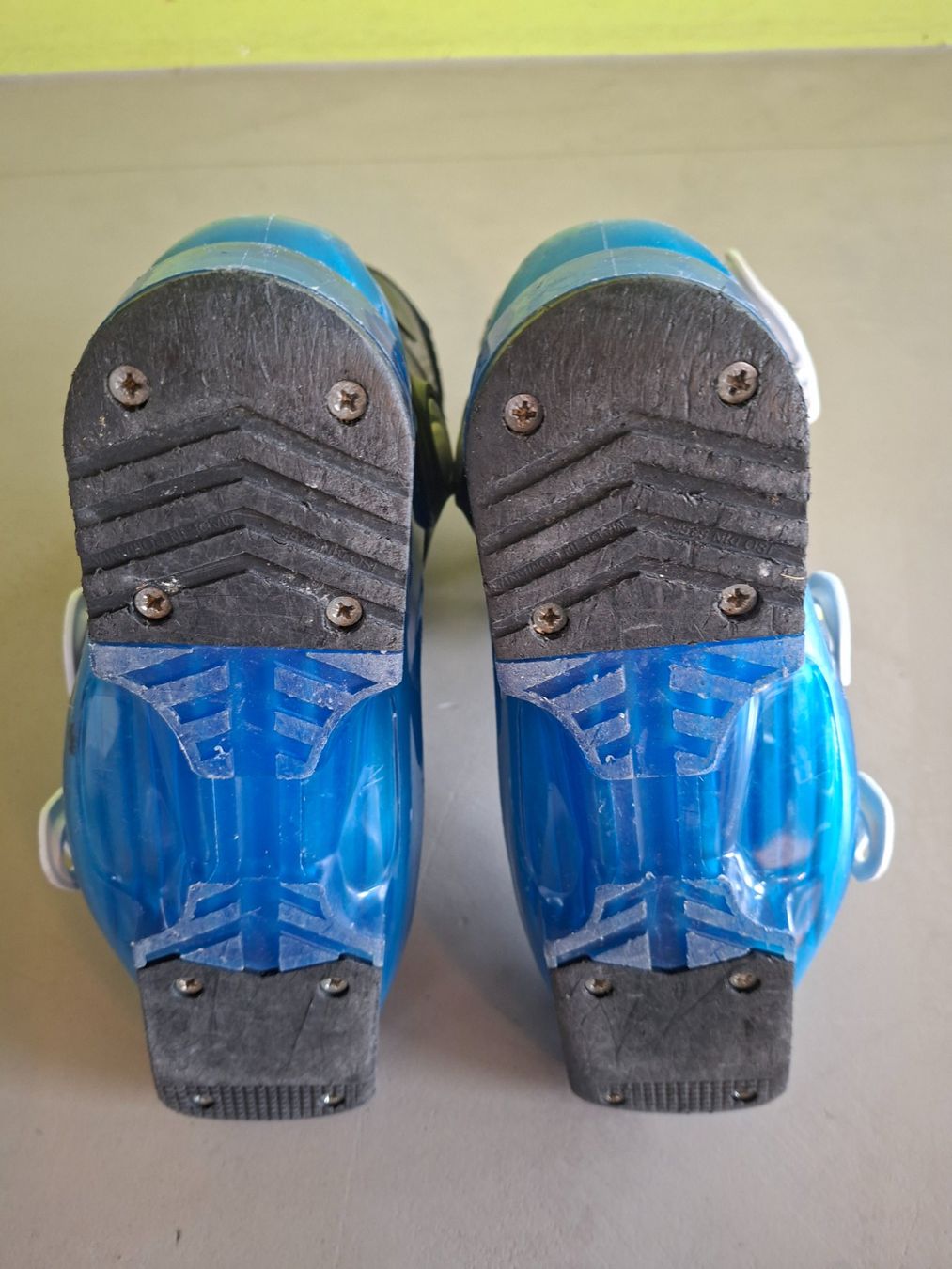 Scarpe per ragazzi: KInder Skischuhe grösse 23.5 275 – Usato da Winterthur venduto da Tiara 1