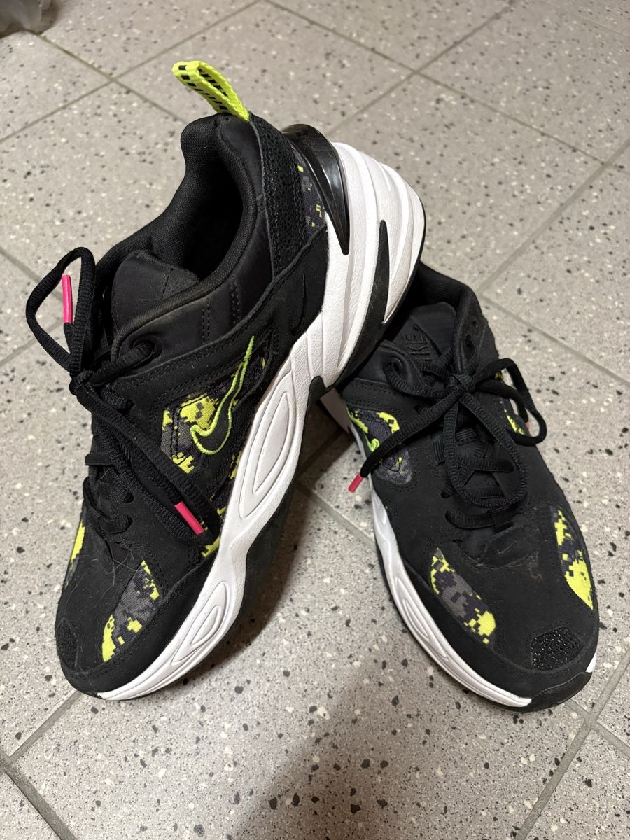 Nike Scarpe da uomo: Baskets Nike noir jaune – Nuovo (secondo la descrizione) da Vétroz venduto da oce_ctz